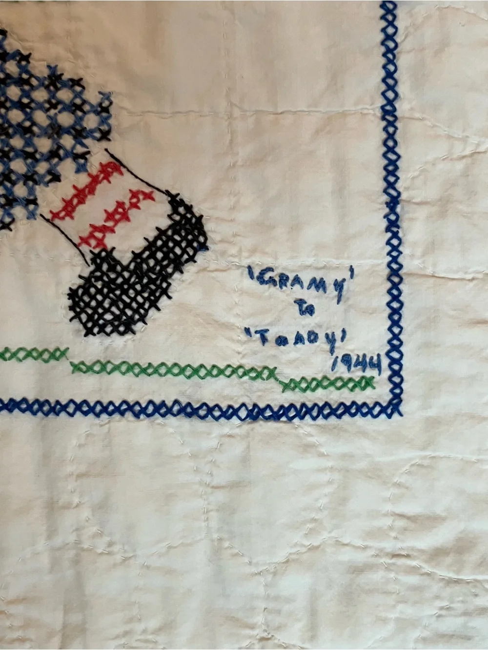 VTG 1940s Raggedy Ann Baby Crib Blanket Hand Embroidered Quilted 52”X 34.5”
